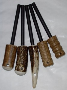 Différents matériaux pour la poignée : bois de renne, bois de cerf, chêne rustique